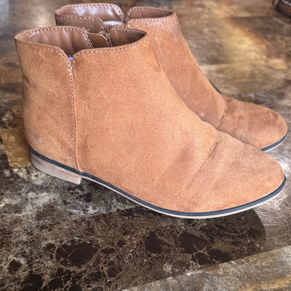Girls Tan Suede Boots